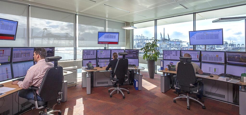 Brand-Control-Rooms-Rotterdam-World-Gateway-02 Brand-Control-Rooms-Rotterdam-World-Gateway-02